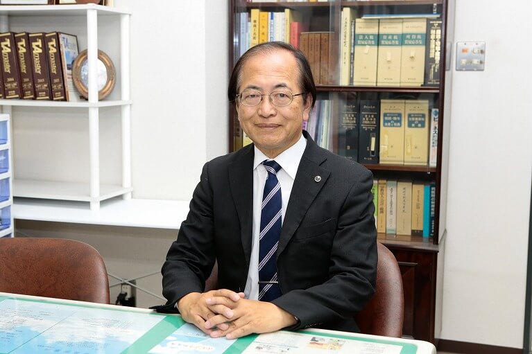 代表税理士・行政書士　　中原　治